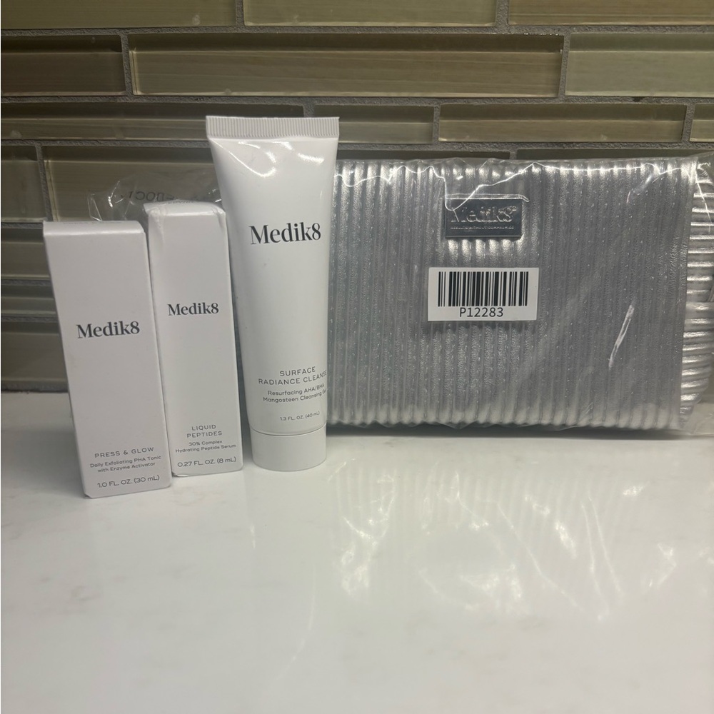 Medik8 Skincare Set - White and Silver